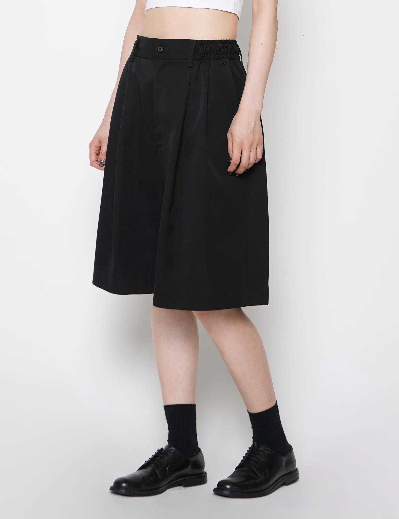 BLACK WOOL WIDE EASY SHORT TROUSERS