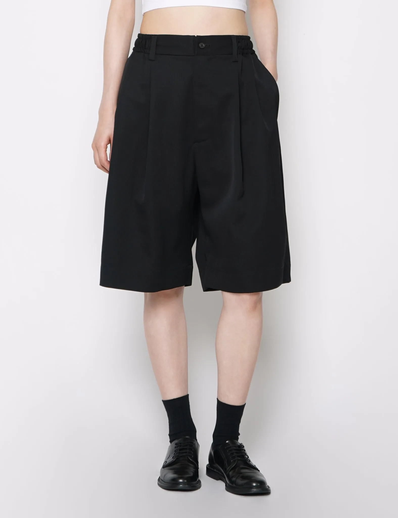 BLACK WOOL WIDE EASY SHORT TROUSERS