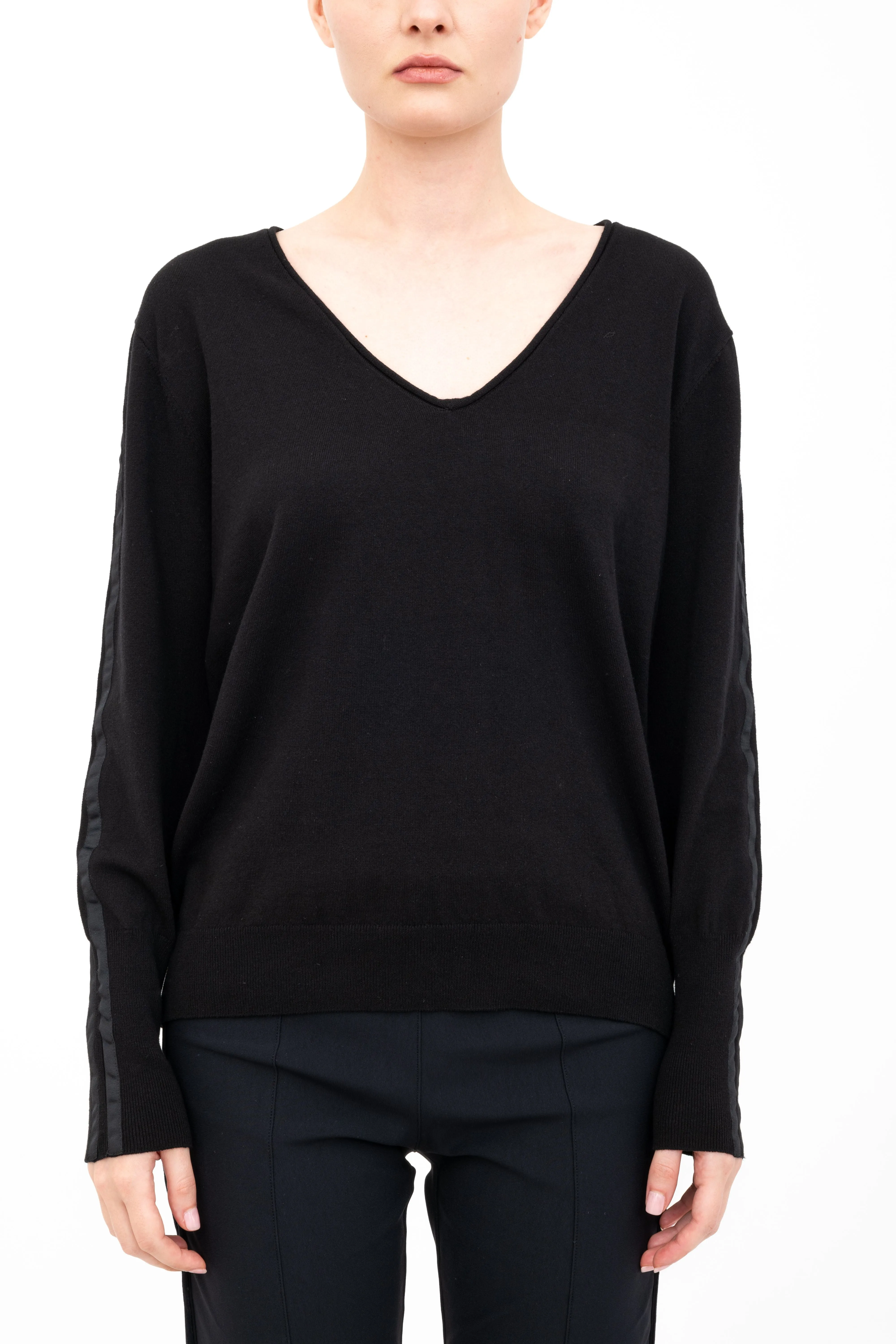 Cotton V Neck Knit Top with Grosgrain Tape - ALBAN H24