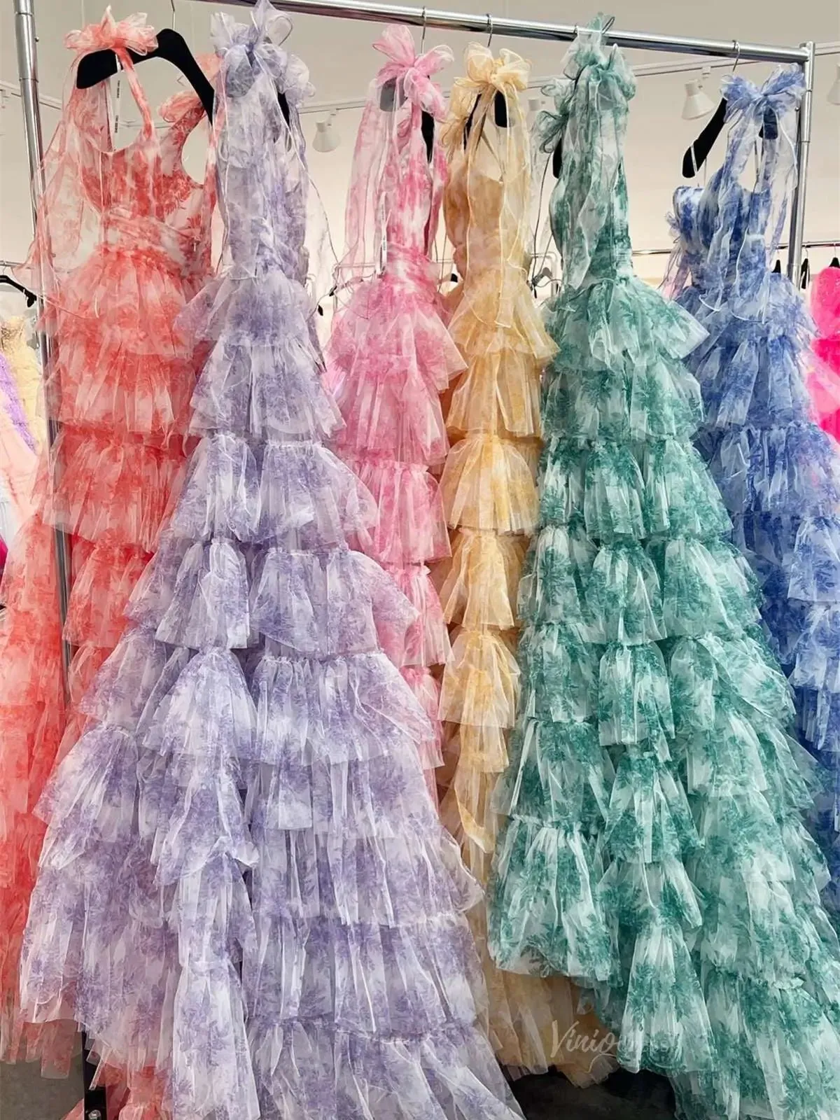 Elegant Tulle Tiered Prom Dresses 2025 Bow-Tie V-Neck Formal Gown with Slit - FD5302
