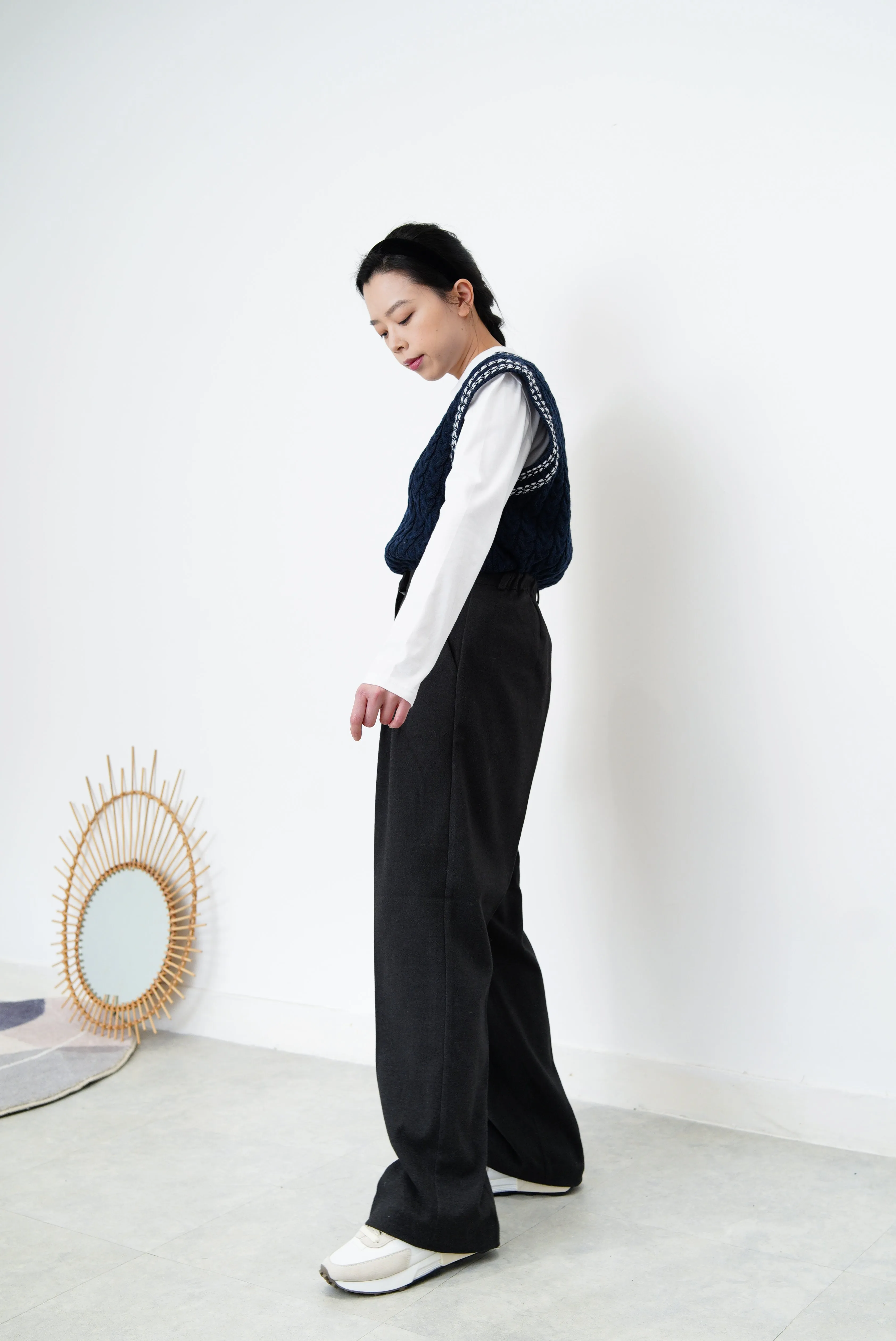 Navy v neck vest w/ contrast outline